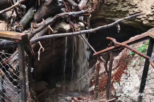 Туристы в Юрьевской пещере попали в ловушку из-за ливня