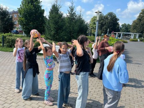 В Семейном парке отметили завершение лета яркой игровой программой