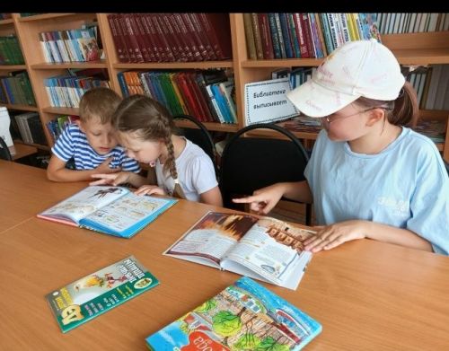 Час увлекательного чтения в детской библиотеке