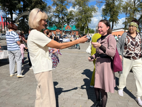 Библиотека провела акцию ко Дню Государственного флага РФ