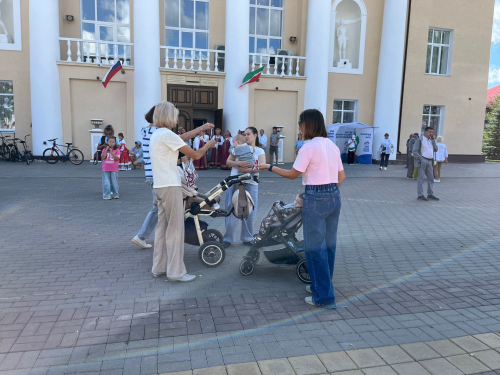Библиотека провела акцию ко Дню Государственного флага РФ