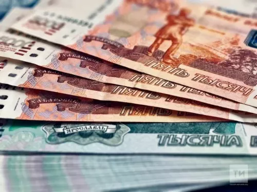 Россияне сократили сбережения и увеличили снятие наличных в июле