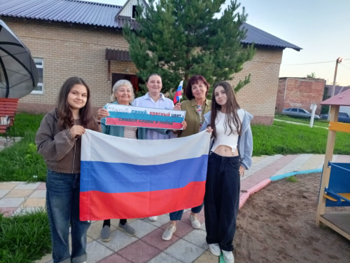 Флаг, объединяющий сердца: тематический час в Абсалямовском СДК