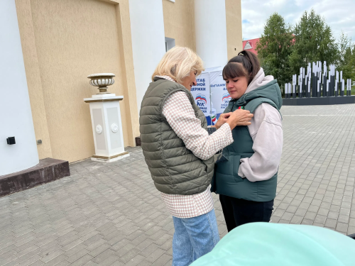 Символ единства: библиотекари поздравили жителей в День Республики