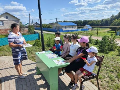 Даже у светофора нет каникул: как в библиотеке напомнили о правилах жизни