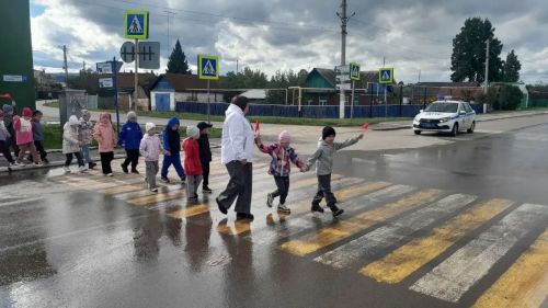 Маленькие пешеходы учатся большой безопасности