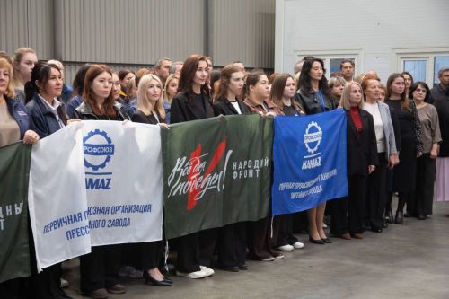 «КАМАЗ» передал грузовики Народному фронту