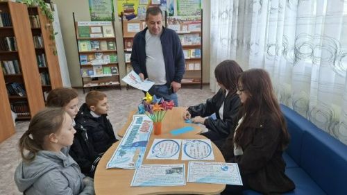 «Цветок мира»: мастер-класс в Каракашлинской библиотеке
