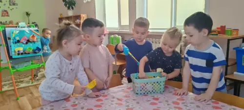 Около тридцати лет с детьми и для детей