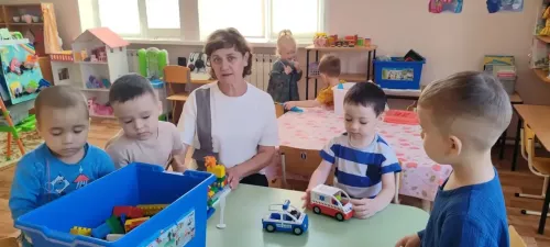 Около тридцати лет с детьми и для детей