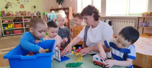 Около тридцати лет с детьми и для детей