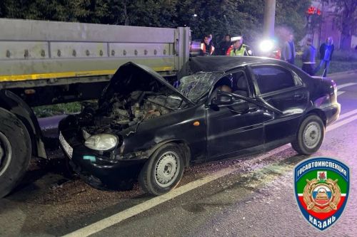 В Казани опубликовано видео смертельного ДТП: Chevrolet влетел под грузовик
