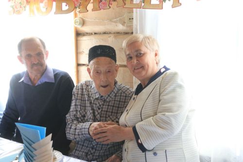 Инком Абдуллин из Байряки отметил вековой юбилей