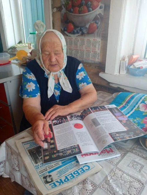 «Книга идёт в гости»: библиотека деревни Салкын-Чишма доставляет чтение пожилым жителям