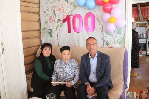 Инком Абдуллин из Байряки отметил вековой юбилей