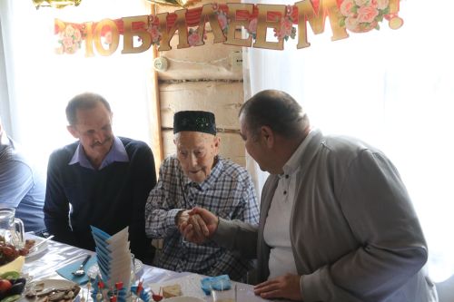 Инком Абдуллин из Байряки отметил вековой юбилей