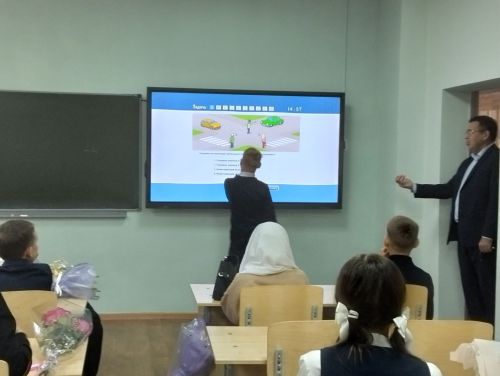 В Уруссинской школе № 3 стартовал новый учебный год с уроков дорожной грамотности