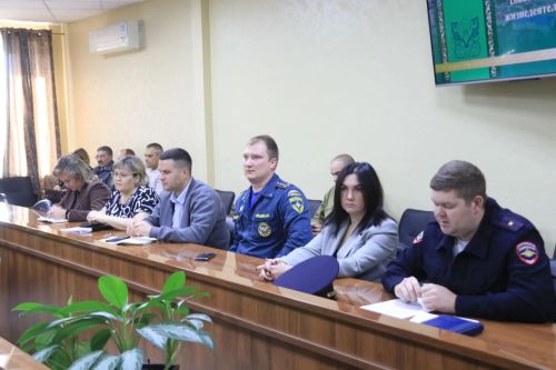 Игътибар үзәгендә – өлкәннәр турында хәстәрлек һәм көзге урак