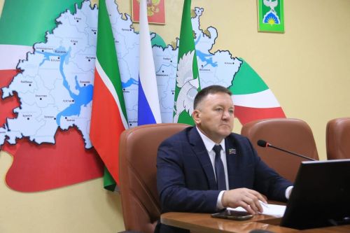 Игътибар үзәгендә – өлкәннәр турында хәстәрлек һәм көзге урак