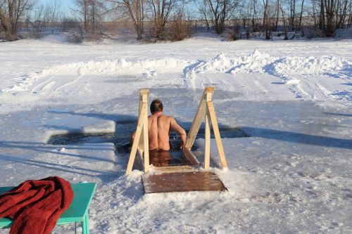 Православные ютазинцы окунулись в ледяную воду