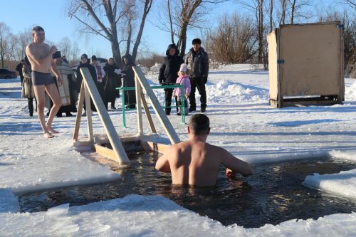 Православные ютазинцы окунулись в ледяную воду