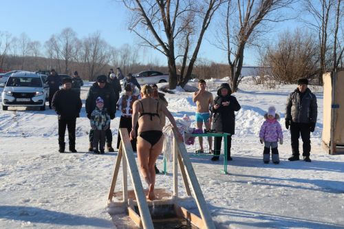 Православные ютазинцы окунулись в ледяную воду