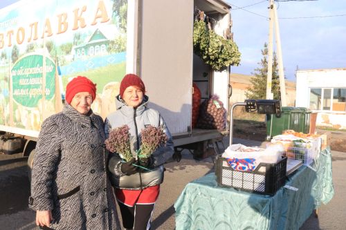 В рамках Дня народного единства на центральном рынке Уруссу прошла праздничная ярмарка.