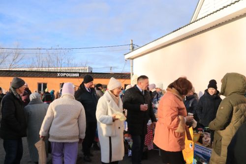В рамках Дня народного единства на центральном рынке Уруссу прошла праздничная ярмарка.