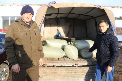 В рамках Дня народного единства на центральном рынке Уруссу прошла праздничная ярмарка.