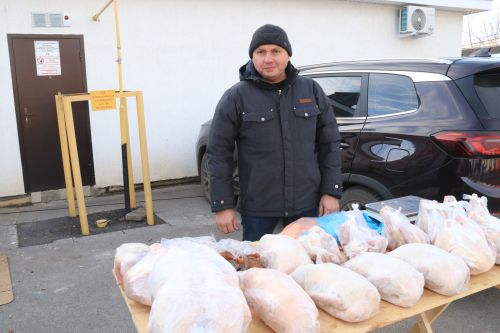 В рамках Дня народного единства на центральном рынке Уруссу прошла праздничная ярмарка.