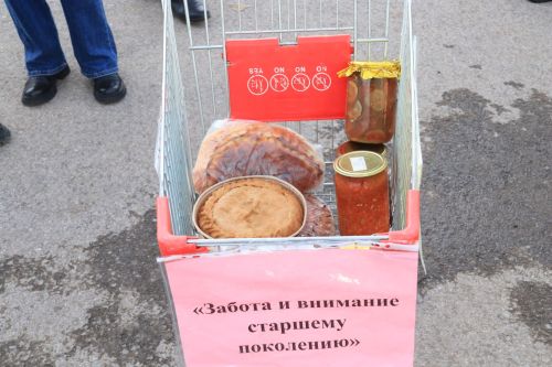 В рамках Дня народного единства на центральном рынке Уруссу прошла праздничная ярмарка.