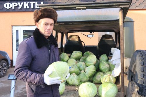 В рамках Дня народного единства на центральном рынке Уруссу прошла праздничная ярмарка.