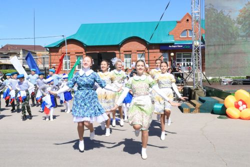 В посёлке Уруссу на славу отпраздновали 9 Мая