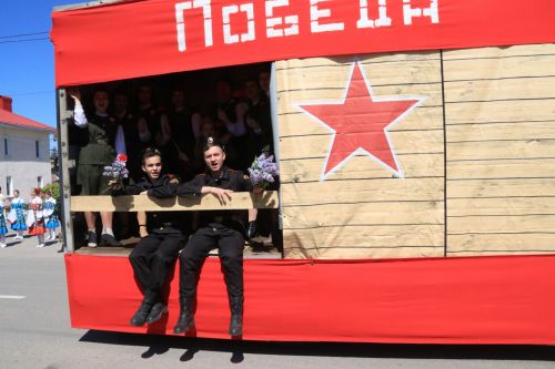 В посёлке Уруссу на славу отпраздновали 9 Мая