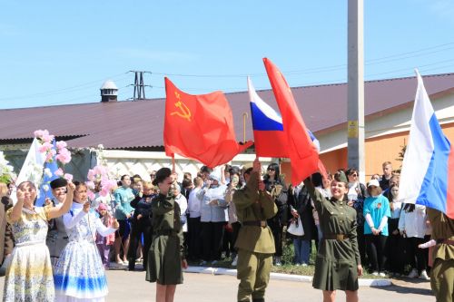 В посёлке Уруссу на славу отпраздновали 9 Мая