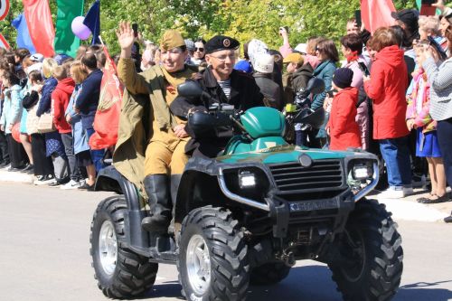 В посёлке Уруссу на славу отпраздновали 9 Мая