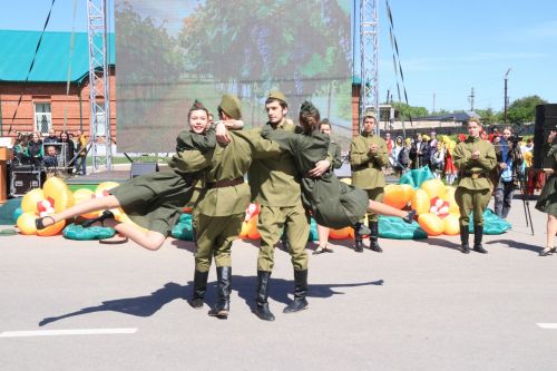 В посёлке Уруссу на славу отпраздновали 9 Мая