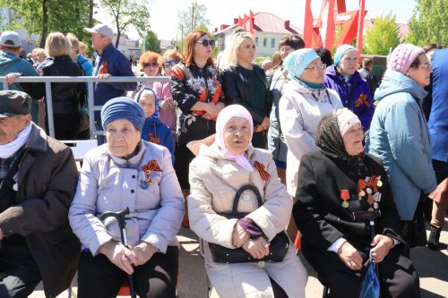 В посёлке Уруссу на славу отпраздновали 9 Мая