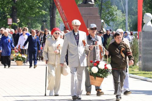 В посёлке Уруссу на славу отпраздновали 9 Мая