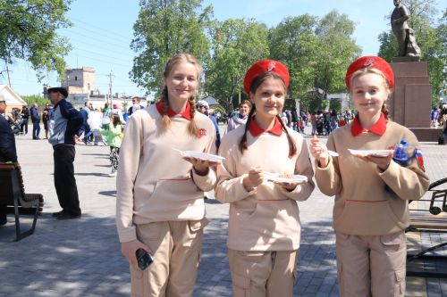 В посёлке Уруссу на славу отпраздновали 9 Мая
