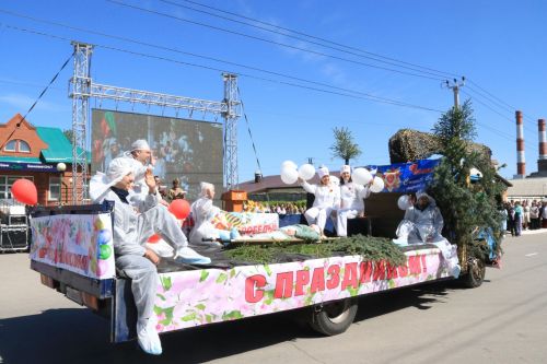 В посёлке Уруссу на славу отпраздновали 9 Мая
