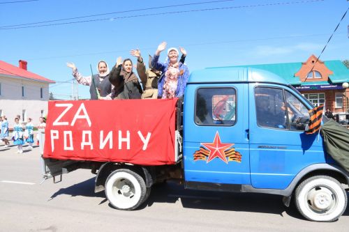 В посёлке Уруссу на славу отпраздновали 9 Мая