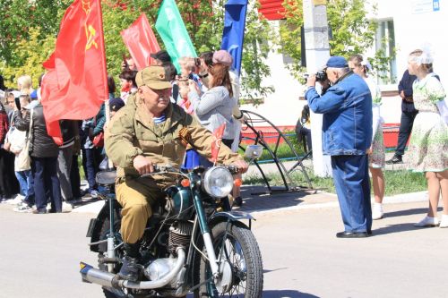 В посёлке Уруссу на славу отпраздновали 9 Мая