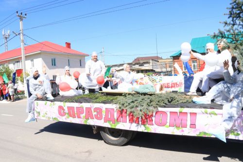 В посёлке Уруссу на славу отпраздновали 9 Мая