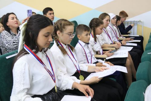 Ютазинцы аплодировали созвездию талантливых учащихся