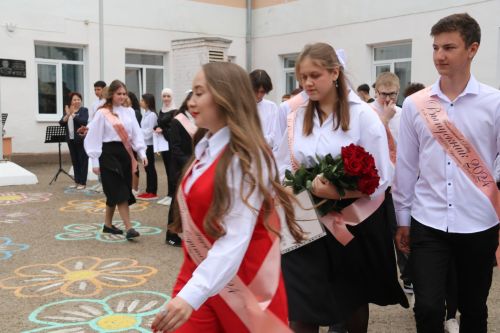 Последний звонок в Уруссинской СОШ №2