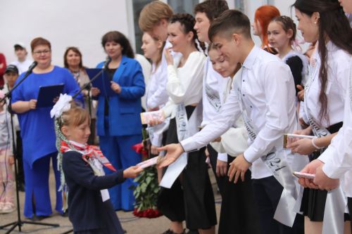 Последний звонок в Уруссинской СОШ №2