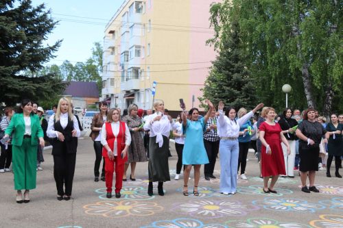 Последний звонок в Уруссинской СОШ №2