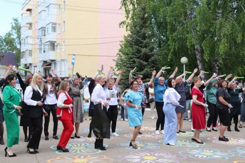 Последний звонок в Уруссинской СОШ №2