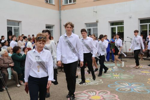 Последний звонок в Уруссинской СОШ №2